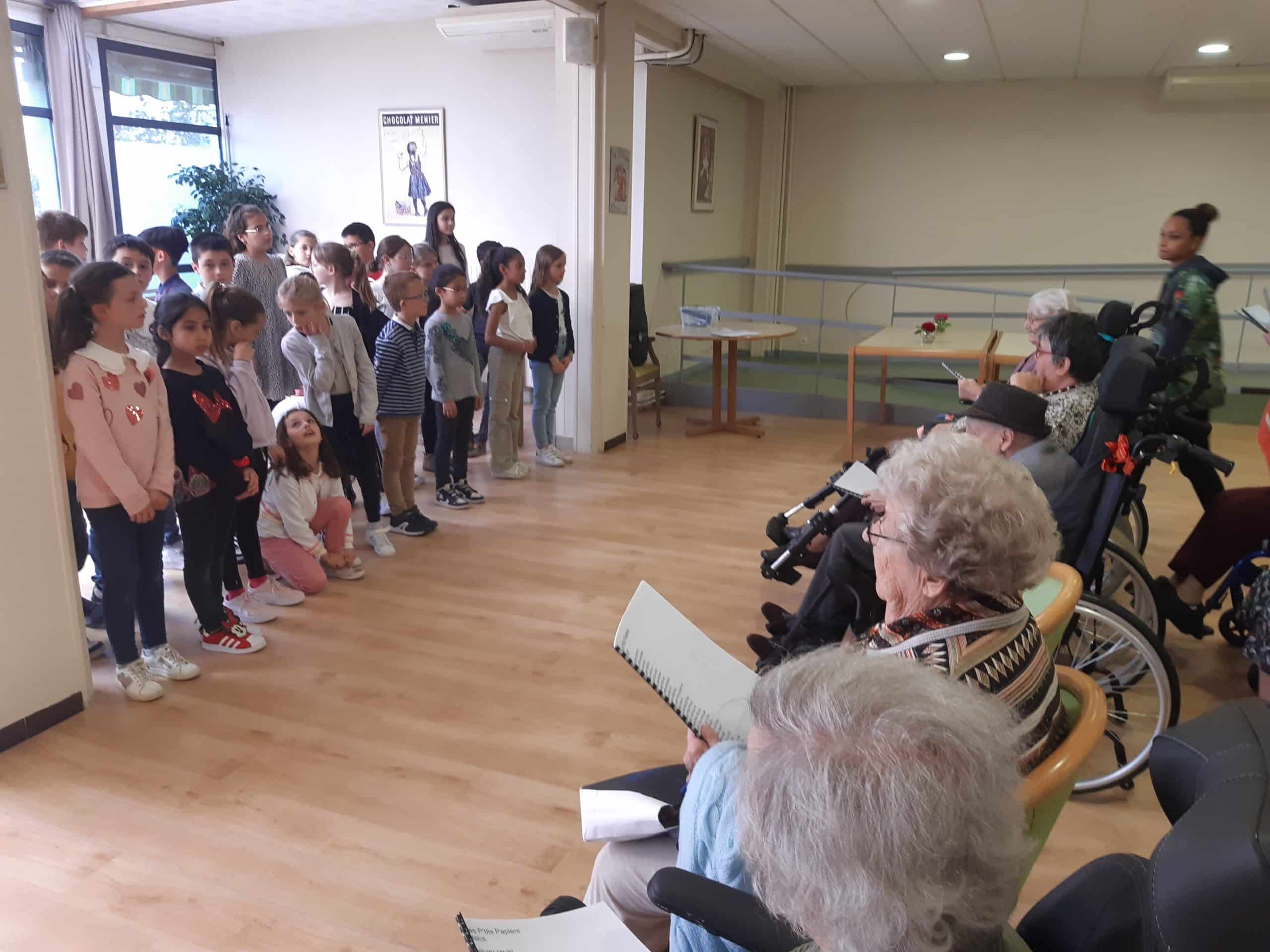 La chorale à la Roseraie